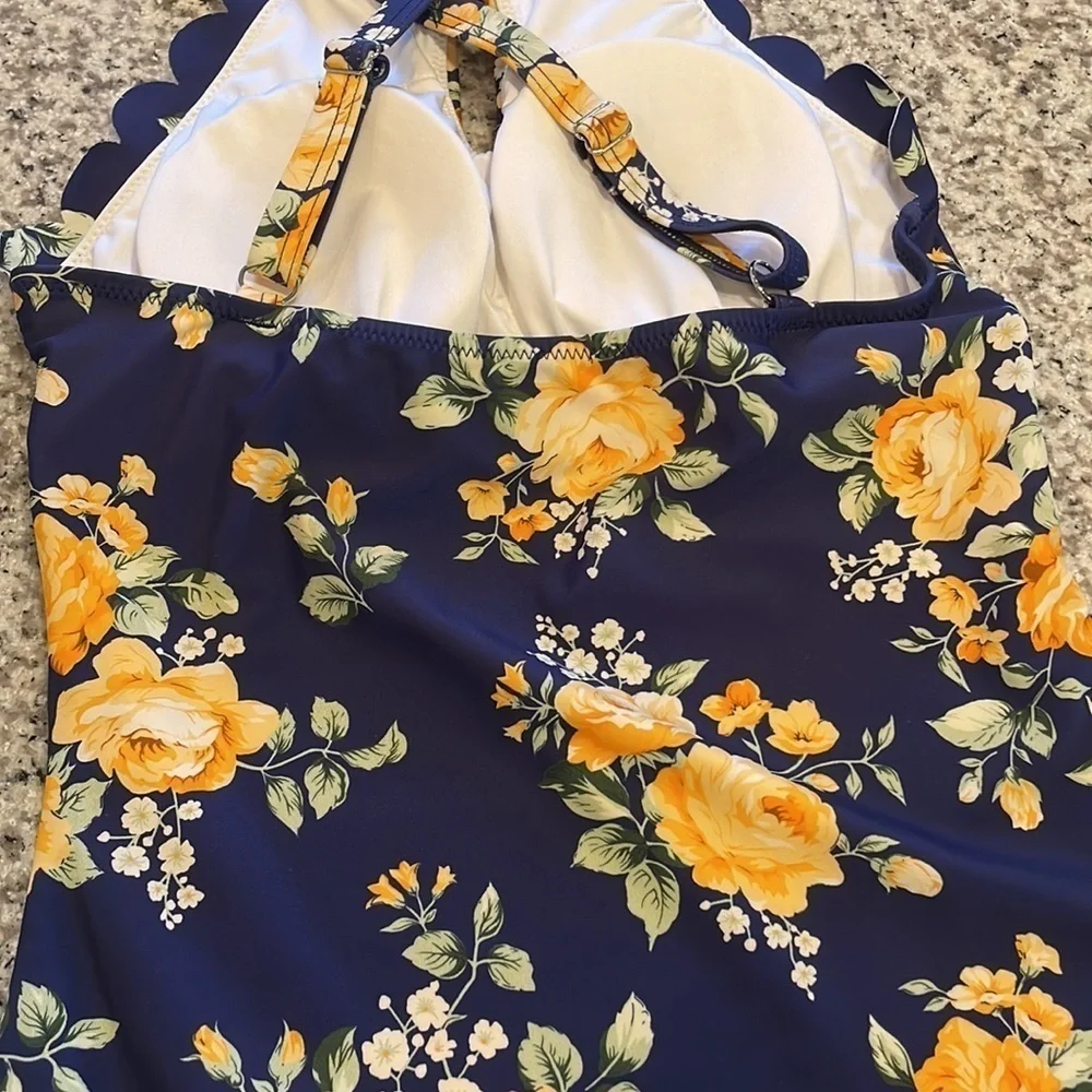 Cupshe Floral Scalloped Swimsuit Woman's Size‎ S